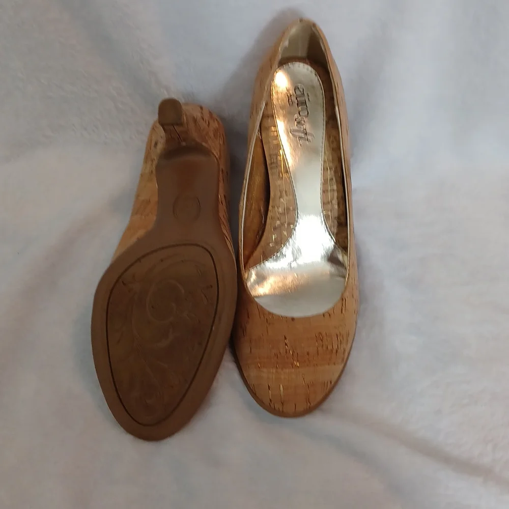 Euro Soft Sofft Cork & Gold Anabelle Heels Pumps Size 6.5 M - Picture 3 of 6